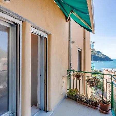 Amazing In With 2 Bedrooms *