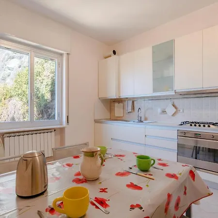 Апартаменты Amazing In With 2 Bedrooms Леванто
