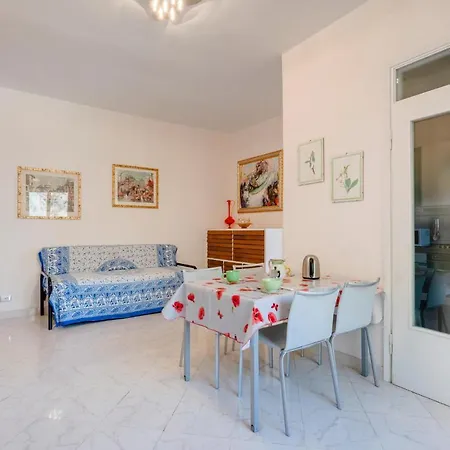 Апартаменты Amazing In With 2 Bedrooms Леванто