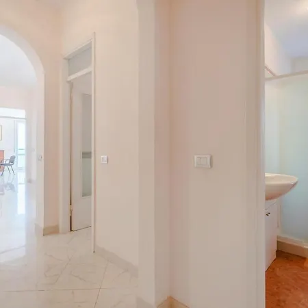 Апартаменты Amazing In With 2 Bedrooms Леванто