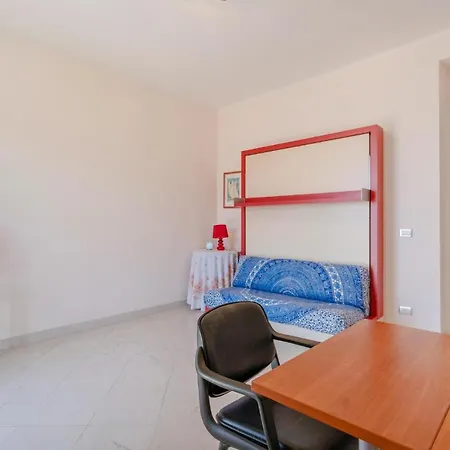 Amazing In With 2 Bedrooms *