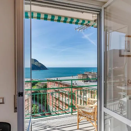 Amazing In With 2 Bedrooms *